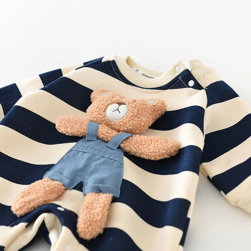 Vue arrière du bodysuit bébé avec boutons-pression