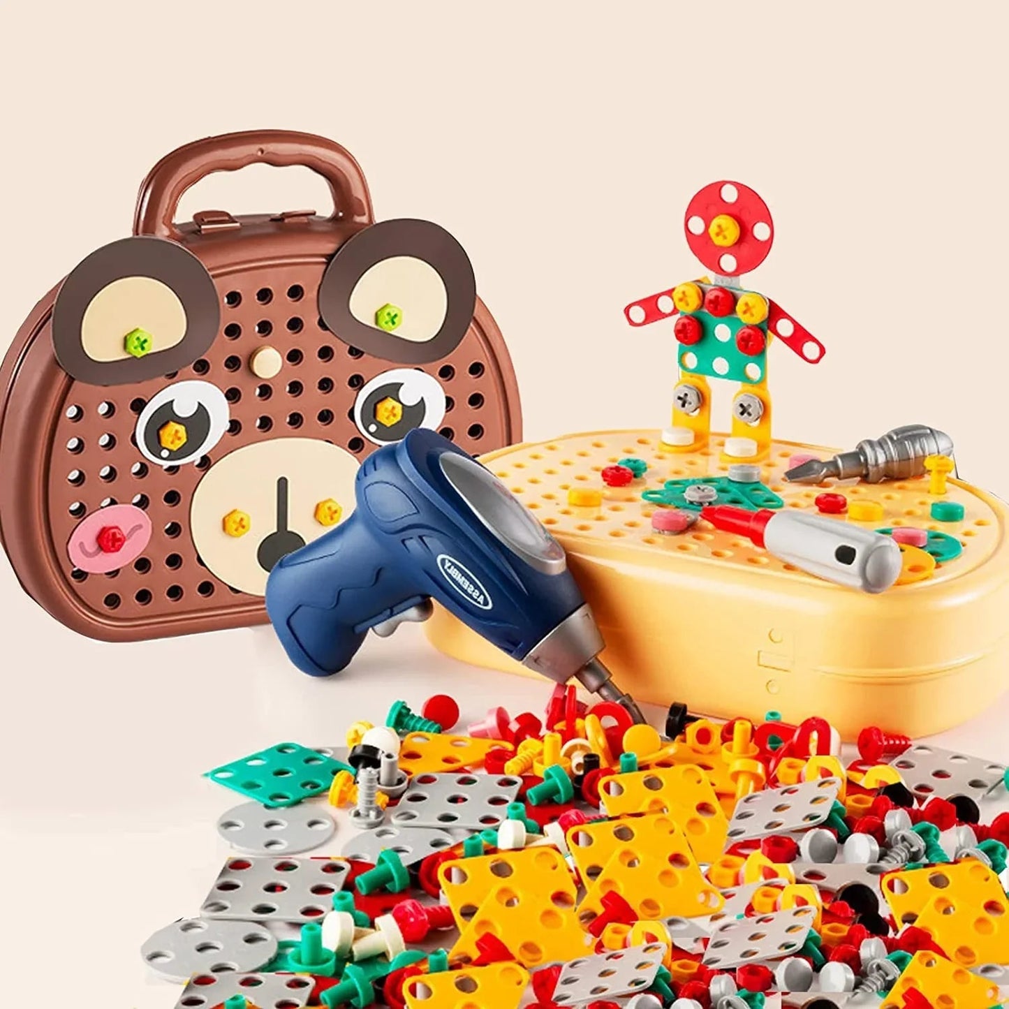 Boîte à outils ouverte montrant divers outils et accessoires
