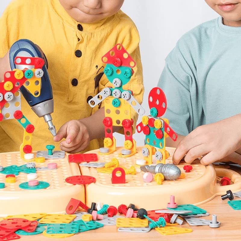 Enfant utilisant une perceuse jouet sur une planche