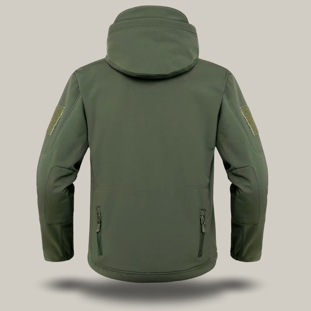Veste imperméable suspendue, montrant sa coupe ergonomique