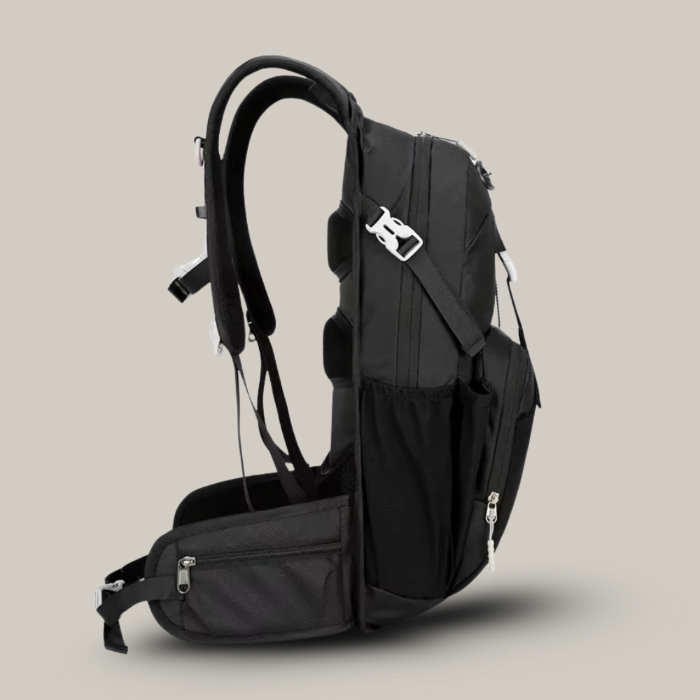 Sac à dos léger avec compartiments visibles pour randonnée