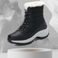 Bottes en action dans la neige, montrant leur adhérence