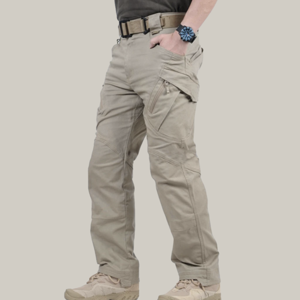 Détail du tissu résistant du pantalon tactique