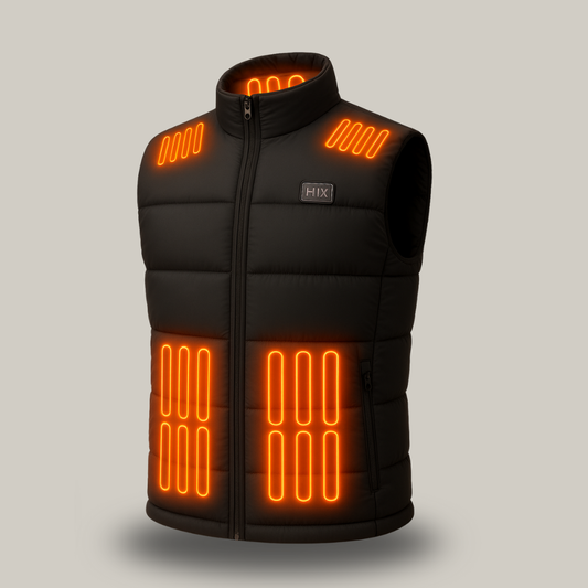 Gilet porté sous une veste, démontrant sa coupe ajustée