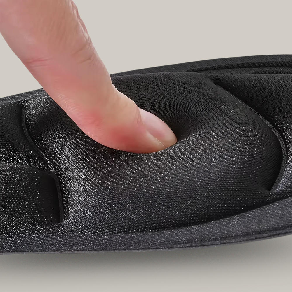 Semelles orthopédiques en mousse à mémoire de forme sur fond blanc