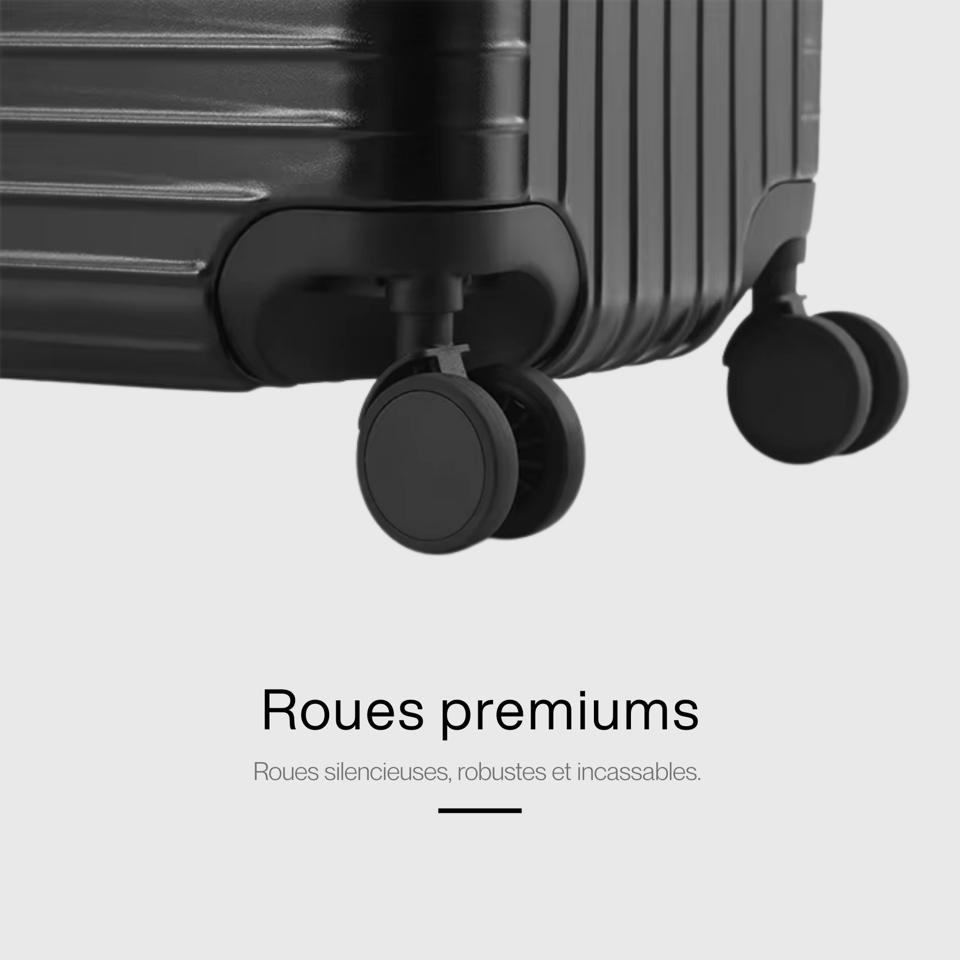 Intérieur de la valise montrant les poches de rangement en polyester