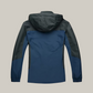 Veste de randonnée montrée avec poches pratiques ouvertes