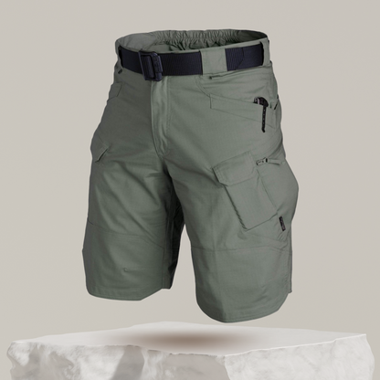 Short porté en situation de trekking sur terrain accidenté