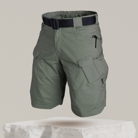 Short porté en situation de trekking sur terrain accidenté