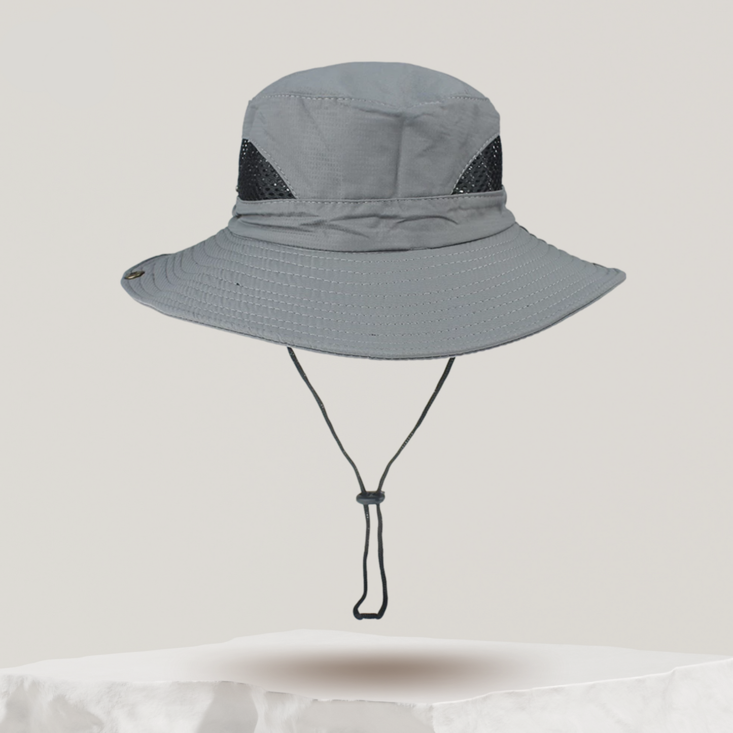Vue arrière du chapeau, soulignant la ventilation optimale