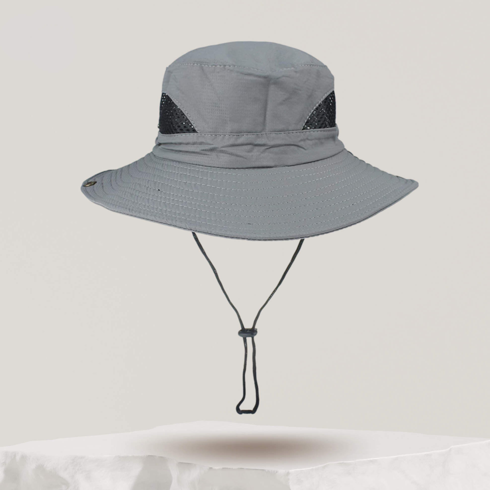 Vue arrière du chapeau, soulignant la ventilation optimale