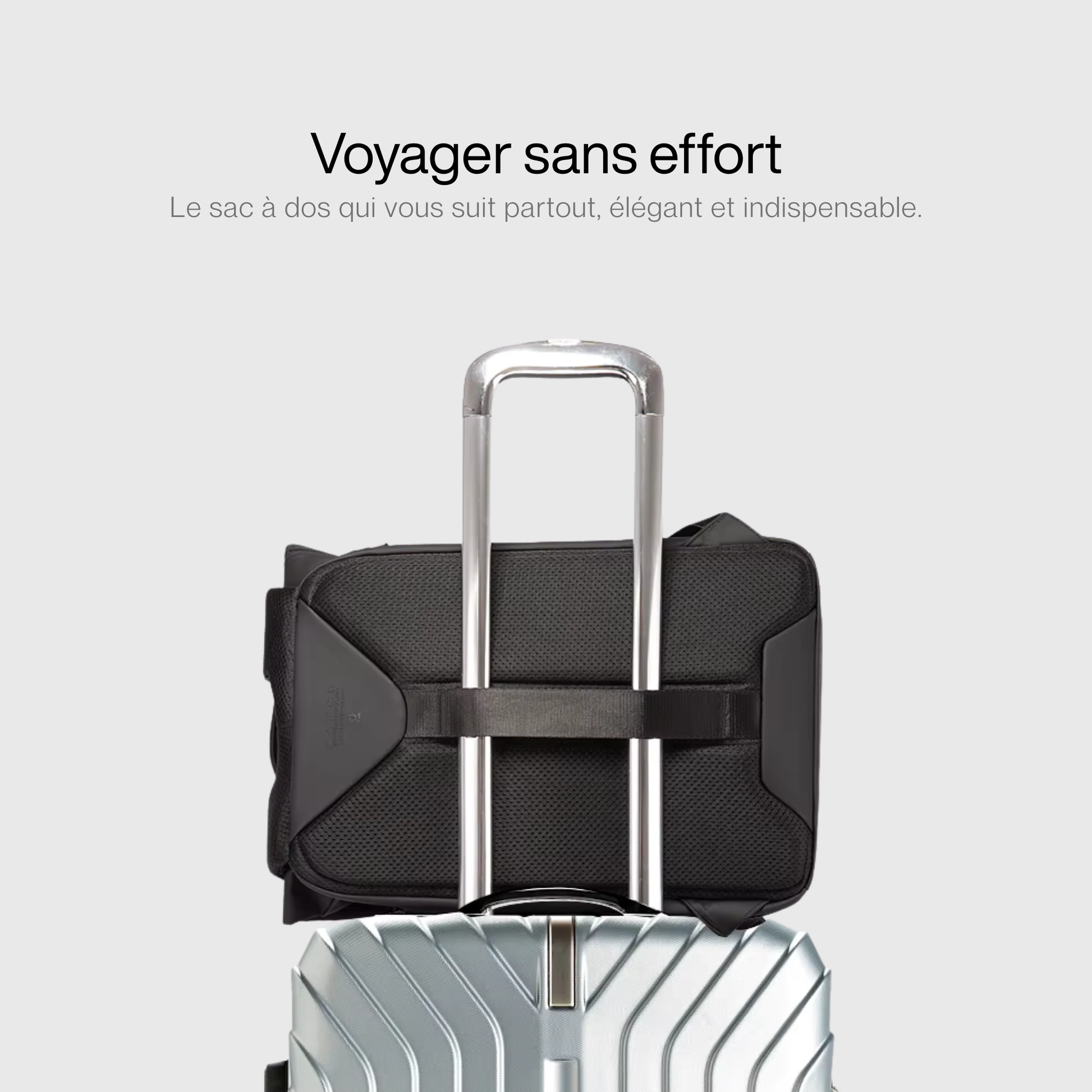 Intérieur du sac à dos avec espace pour accessoires de voyage