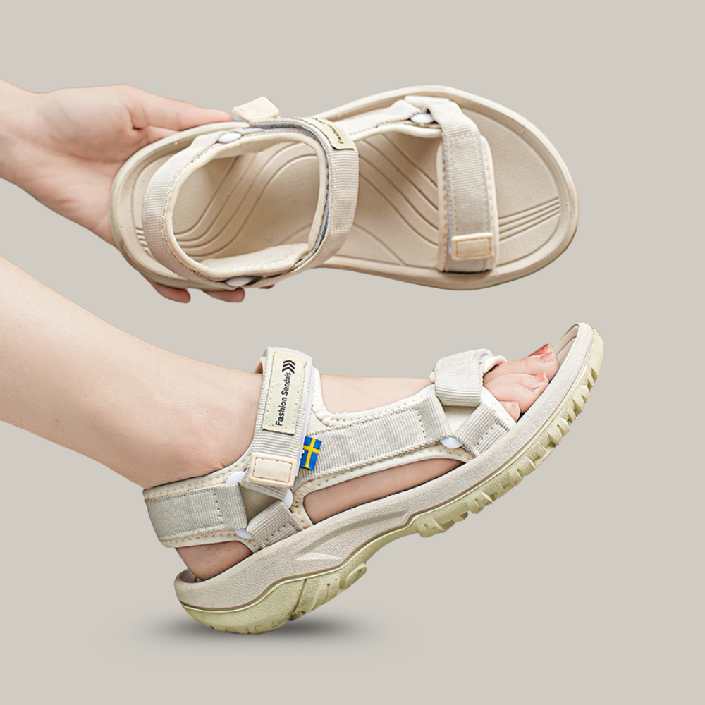 Vue latérale de sandales avec système de sangles sécurisé