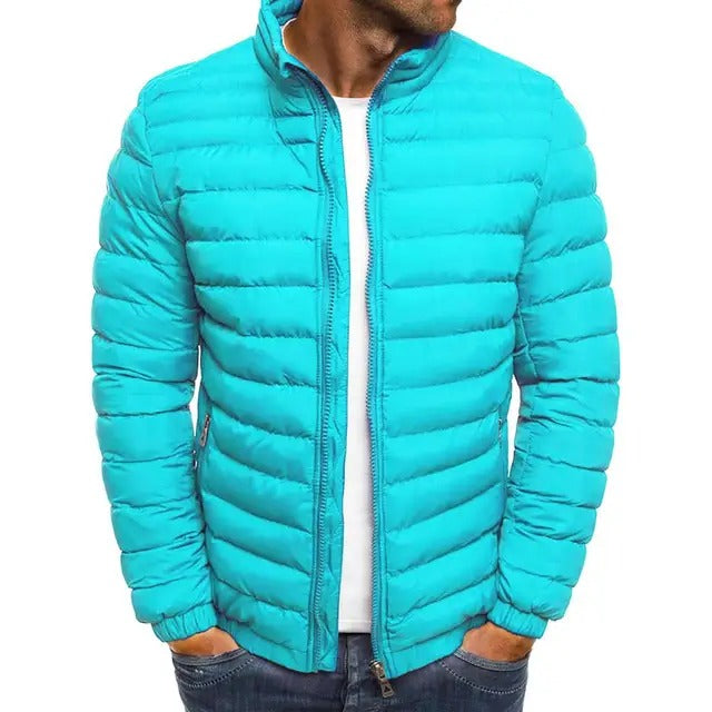 Homme portant une veste d'été en polyester, vue de face