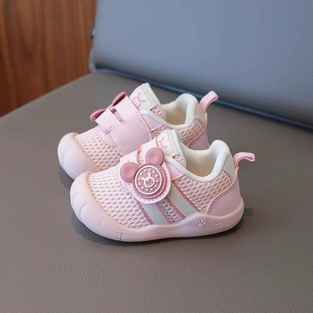 Chaussures pour tout-petits avec matériaux légers et souples