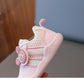 Chaussures bébé montrant la doublure intérieure respirante