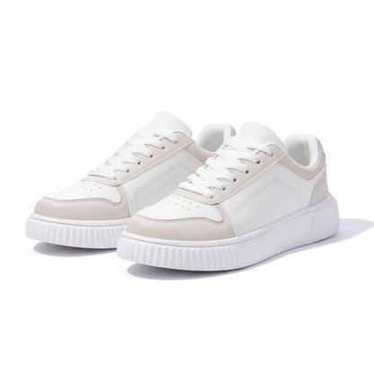 Baskets en gros plan, soulignant le confort et le style