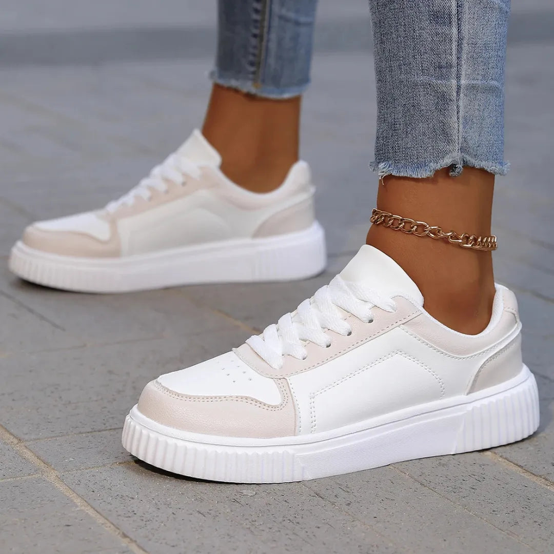 Vue de dessus des baskets avec doublure douce visible
