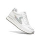 Gros plan sur le design flexible des baskets