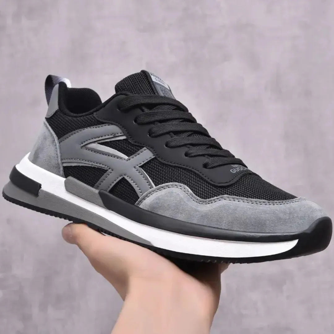 Vue latérale de baskets sport avec semelle flexible