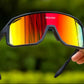 Lunettes de cyclisme polarisées posées sur un rocher
