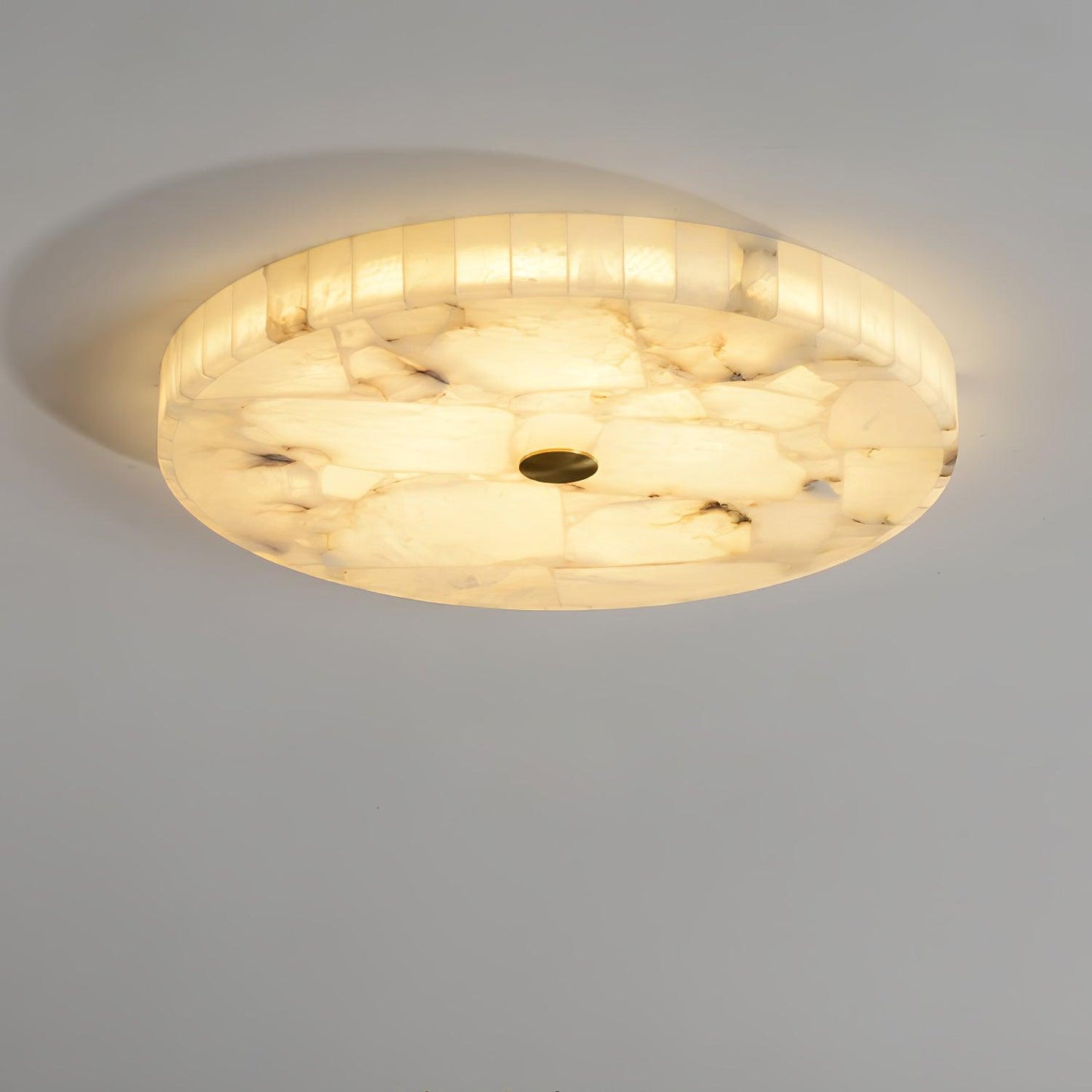 Lampe de plafond avec design épuré et contemporain