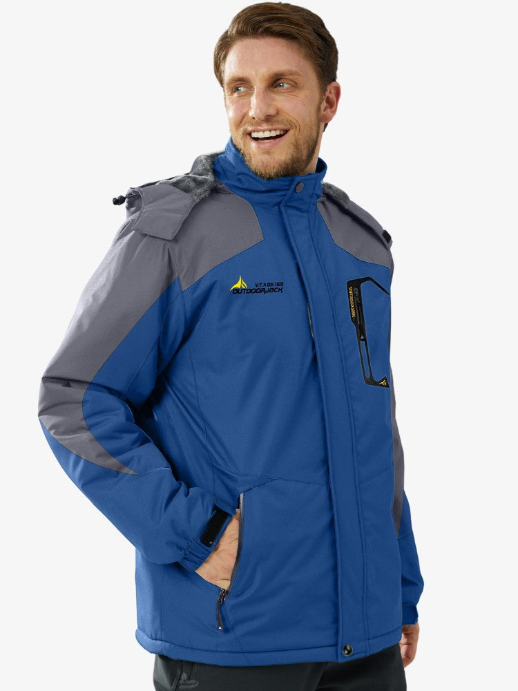 Vue arrière de la veste de ski avec capuche