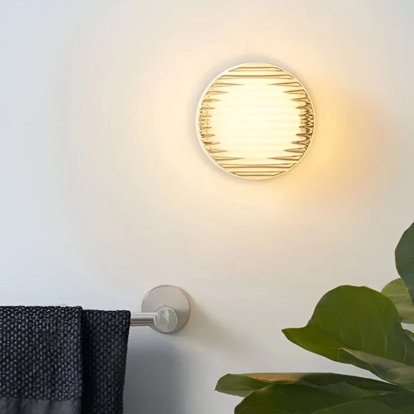 Éclairage LED chaud diffusé par le verre ambre