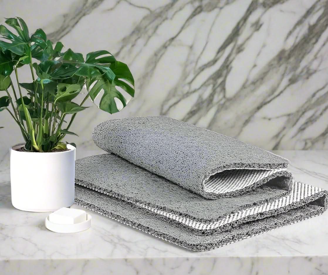 Tapis de douche montrant le revêtement antidérapant au dos