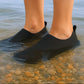 Semelle antidérapante des chaussures d'eau en gros plan