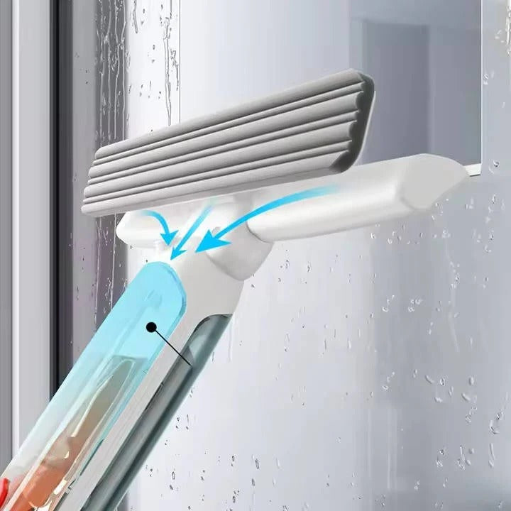 Nettoyeur de fenêtres utilisé sur une grande baie vitrée