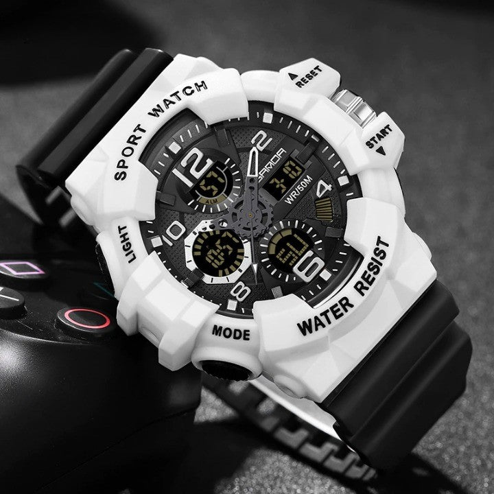 Gros plan sur le cadran large et lisible de la montre