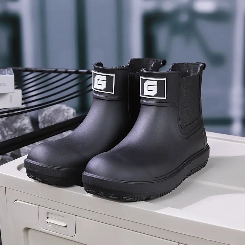 Gros plan sur la texture du PVC des bottes de pluie