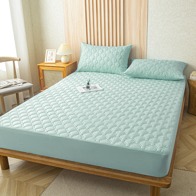 Vue d'ensemble de la protection de matelas sur un grand lit