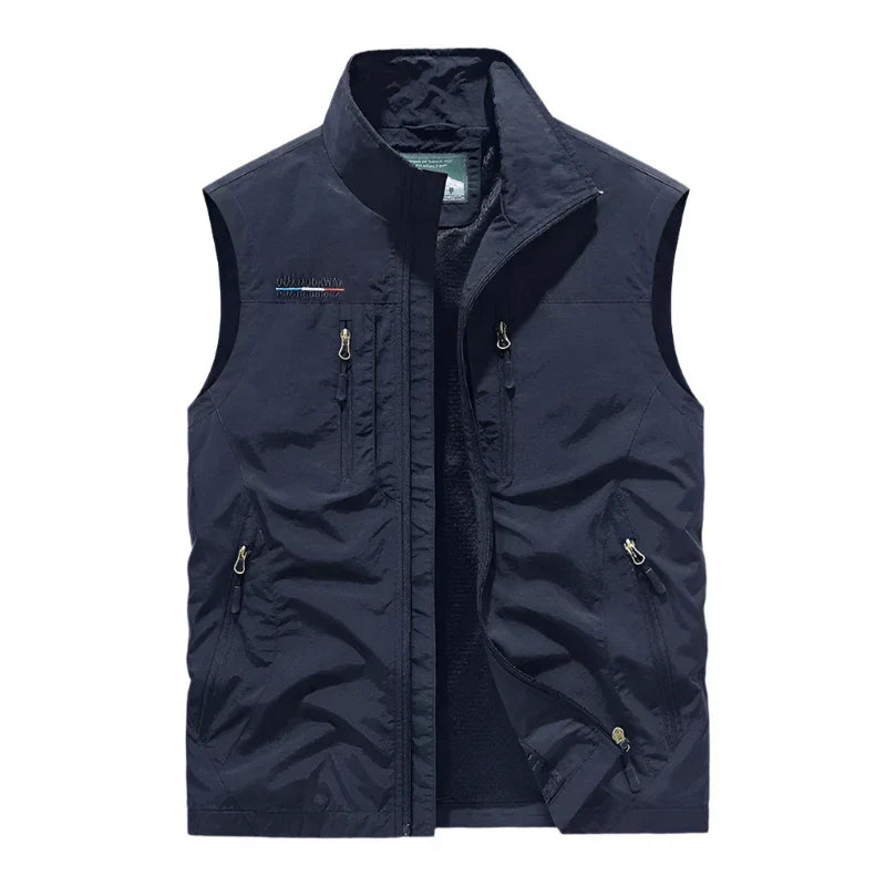 Vue de profil d'un gilet bleu imperméable pour homme