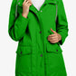 Veste de pluie avec poches zippées pour sécuriser les effets personnels