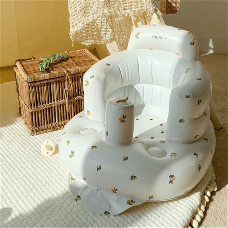 Gros plan sur l'appui-tête confortable de la chaise flottante