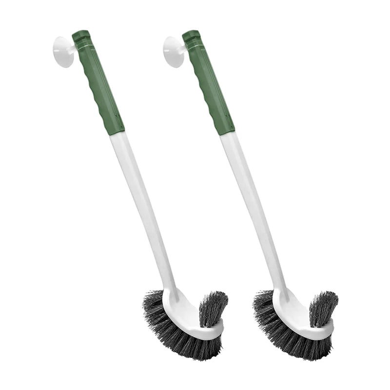 Brosse de toilette en action dans un coin étroit