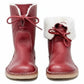 Vue arrière des bottes imperméables avec lacets ajustables