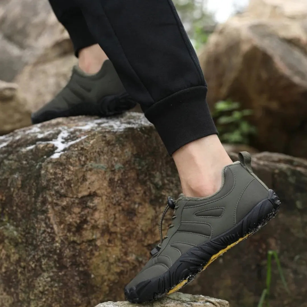 Chaussures de course avec semelle flexible sur fond neutre