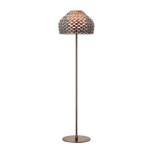 Lampe sur pied avec design moderne et matériaux chaleureux