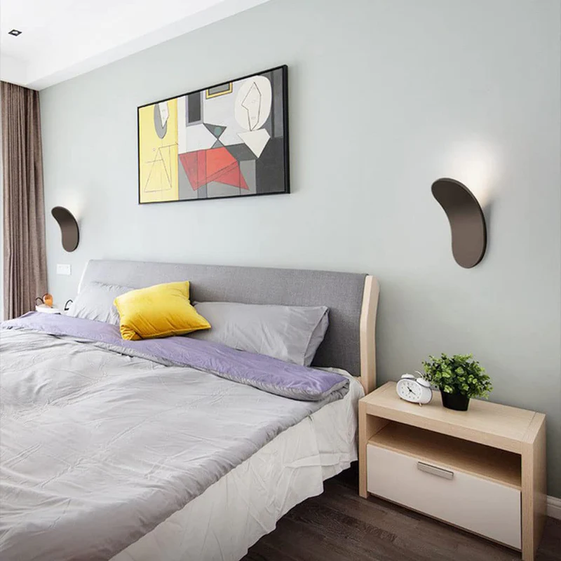 Éclairage doux projeté par l'applique sur un mur