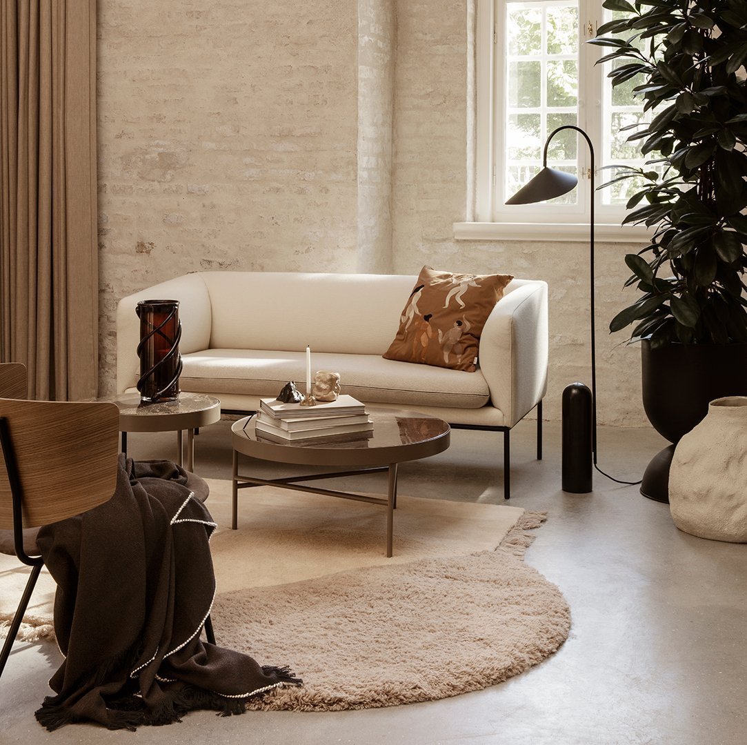 Vue rapprochée de l'abat-jour en métal noir