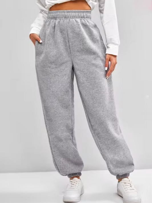 Pantalon de jogging taille haute, détail sur la coupe et la matière
