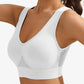 Brassière de sport en action, idéale pour le yoga