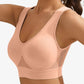 Brassière portée par une femme en position de course