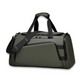Sac de sport noir avec compartiment à chaussures visible