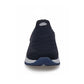 Gros plan sur la semelle flexible des baskets de marche