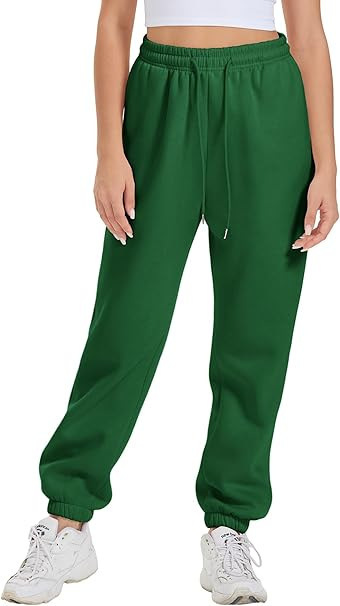 Détail de la taille haute d'un pantalon de jogging ample