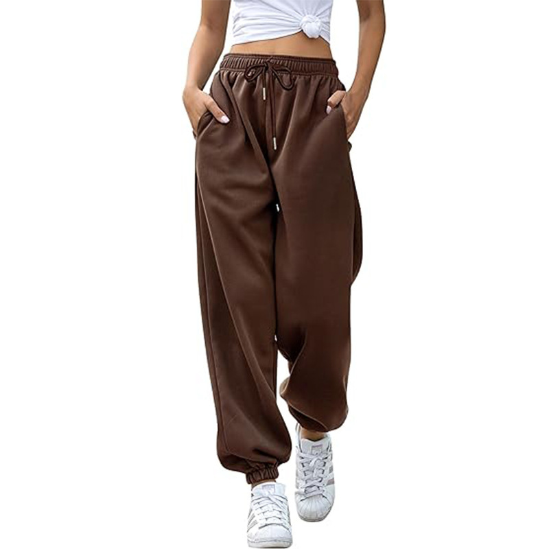 Zoom sur la texture respirante du pantalon de jogging